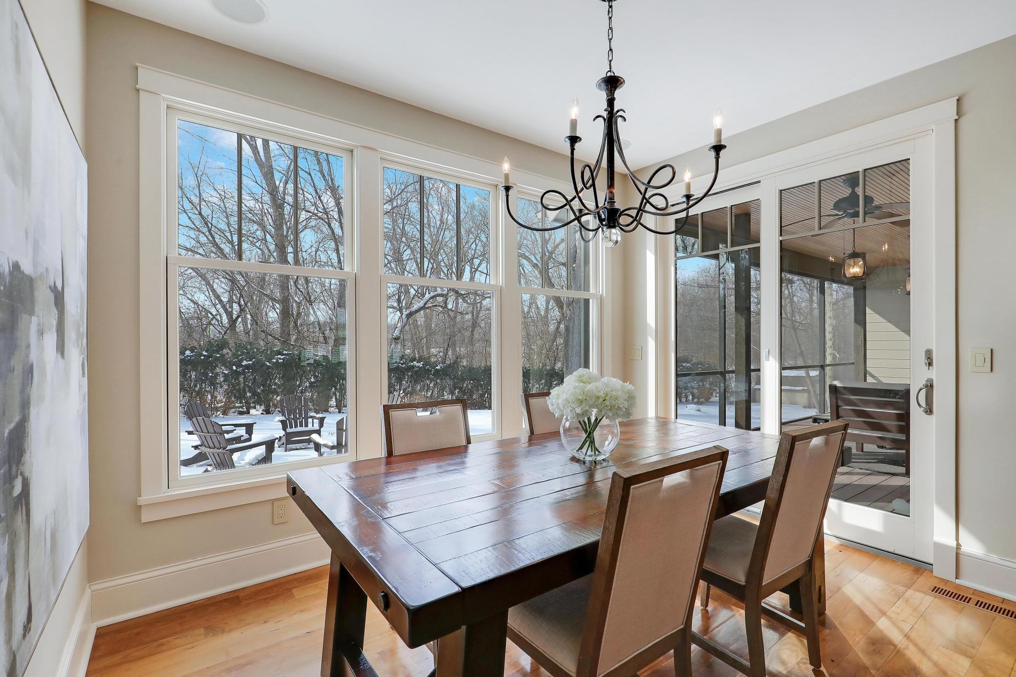 280 Ridgeview Drive E