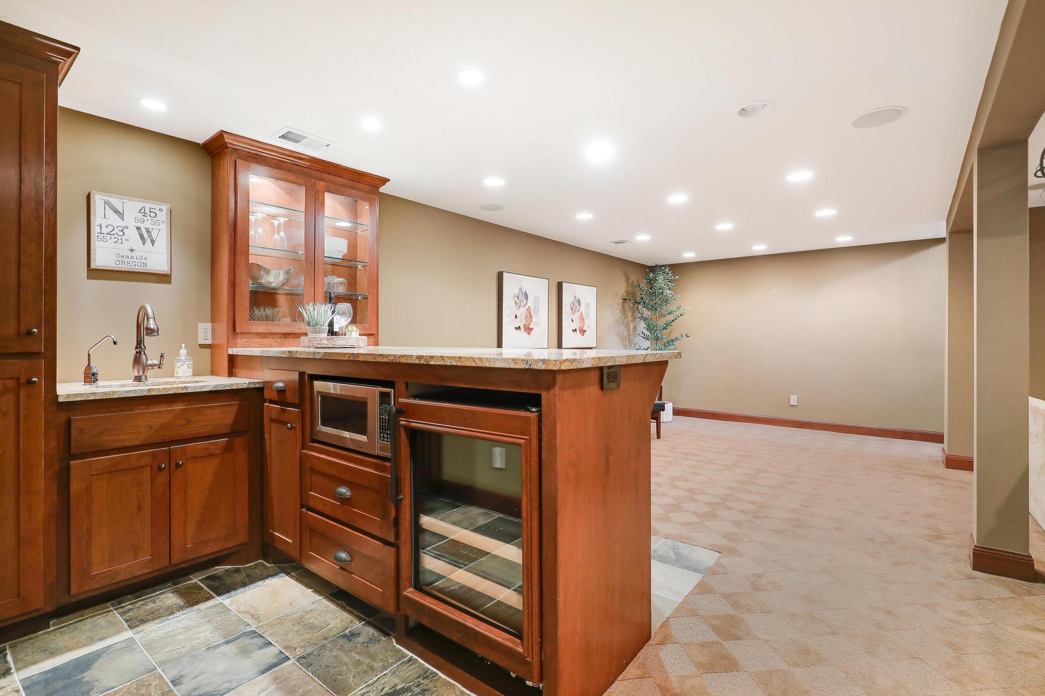 280 Ridgeview Drive E