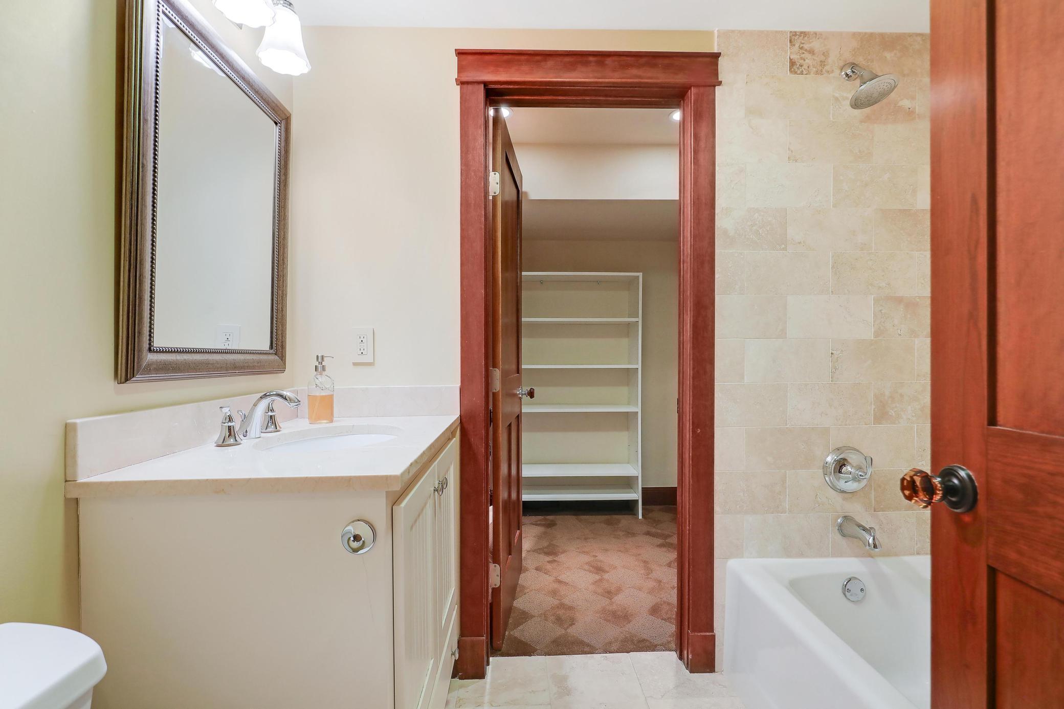 280 Ridgeview Drive E