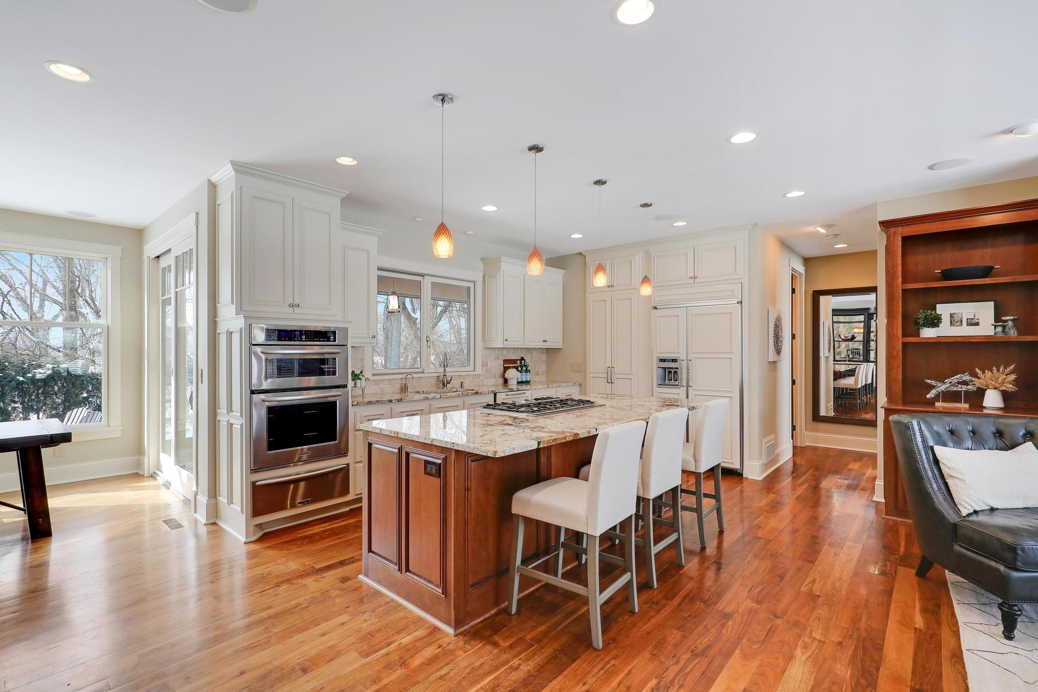 280 Ridgeview Drive E