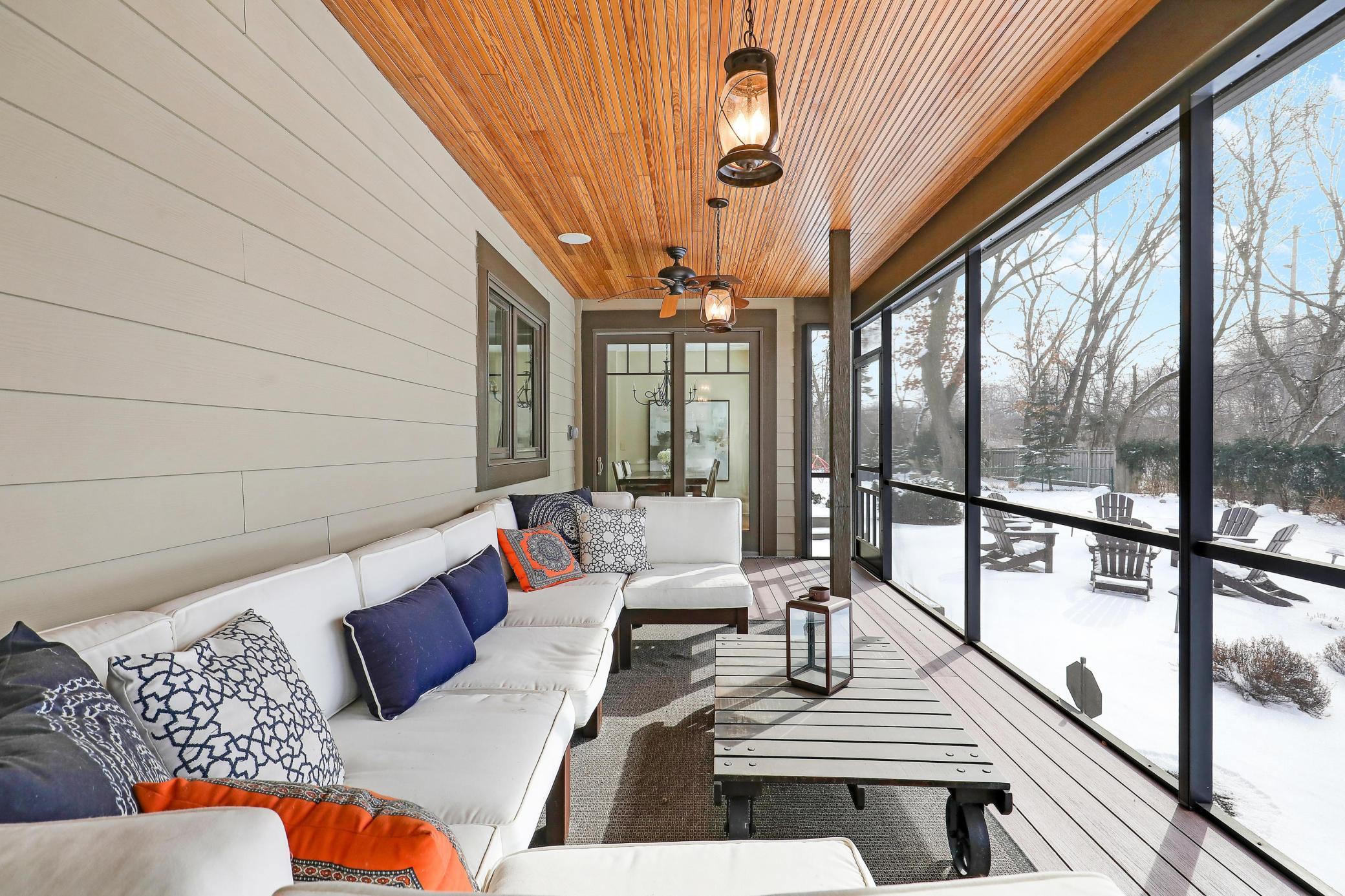 280 Ridgeview Drive E