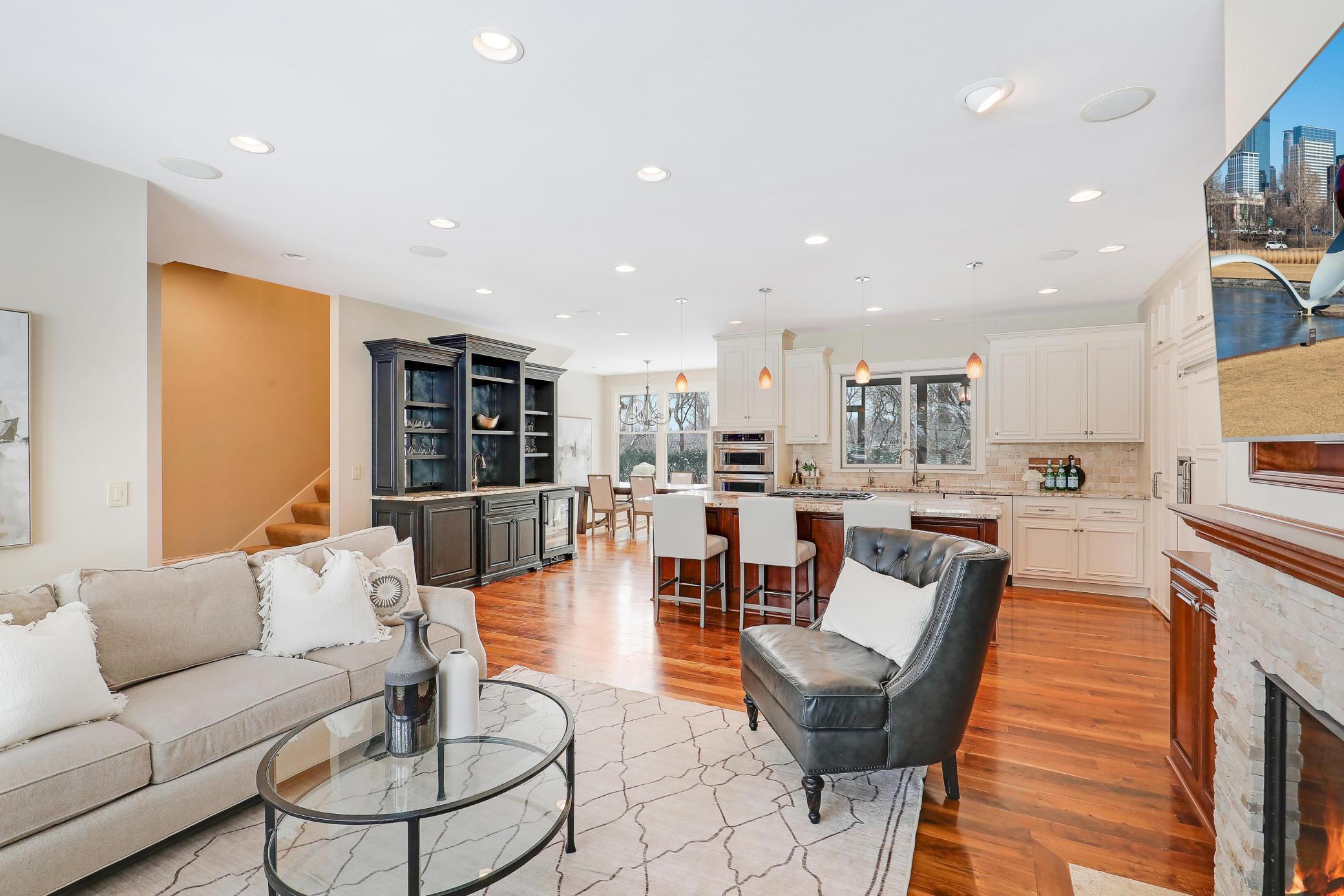 280 Ridgeview Drive E