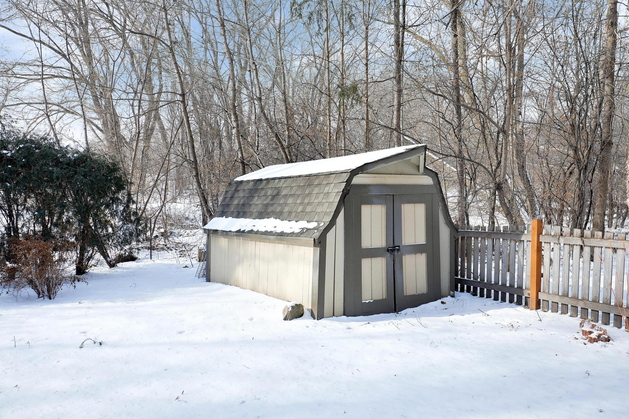 280 Ridgeview Drive E