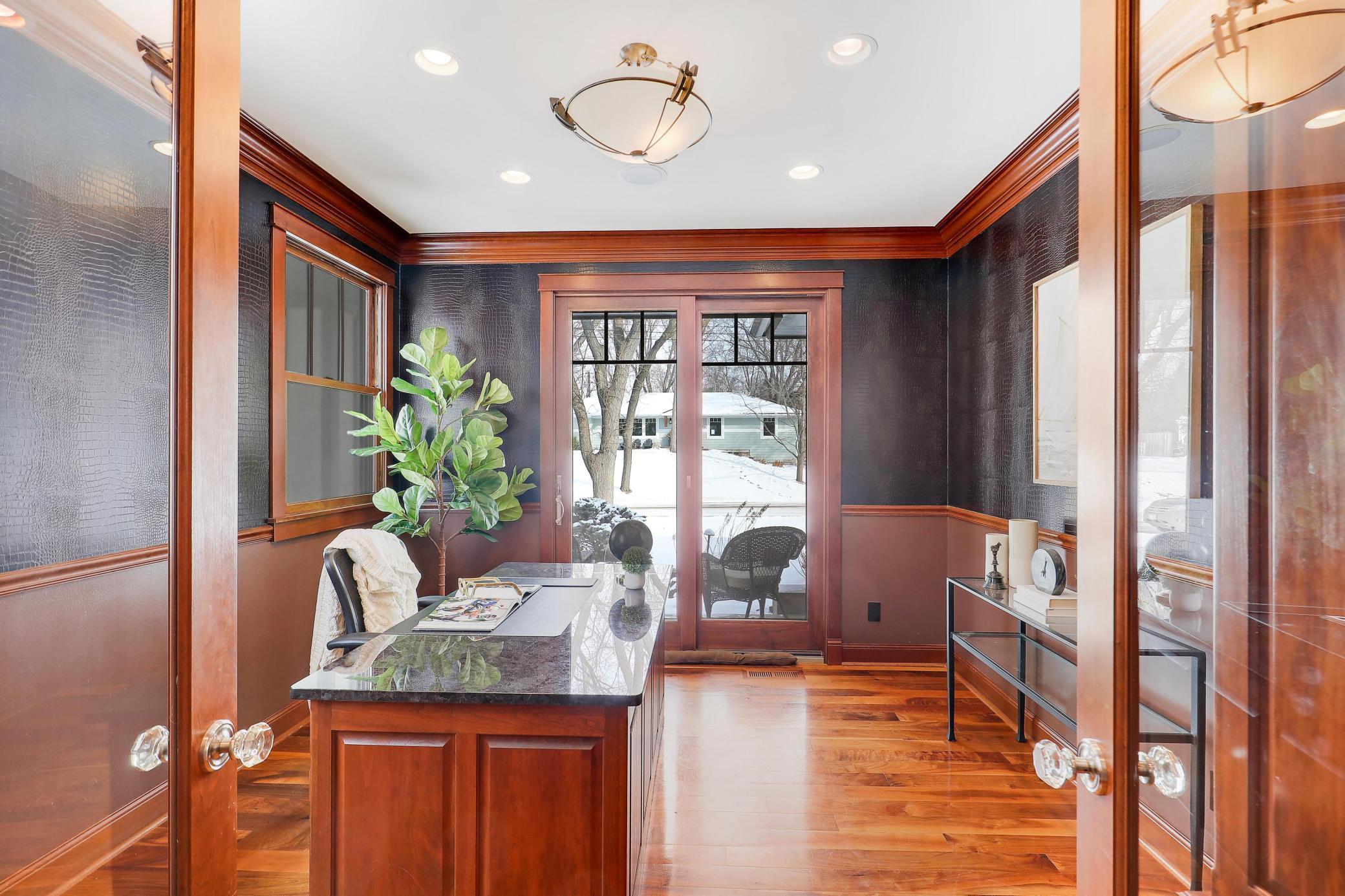 280 Ridgeview Drive E