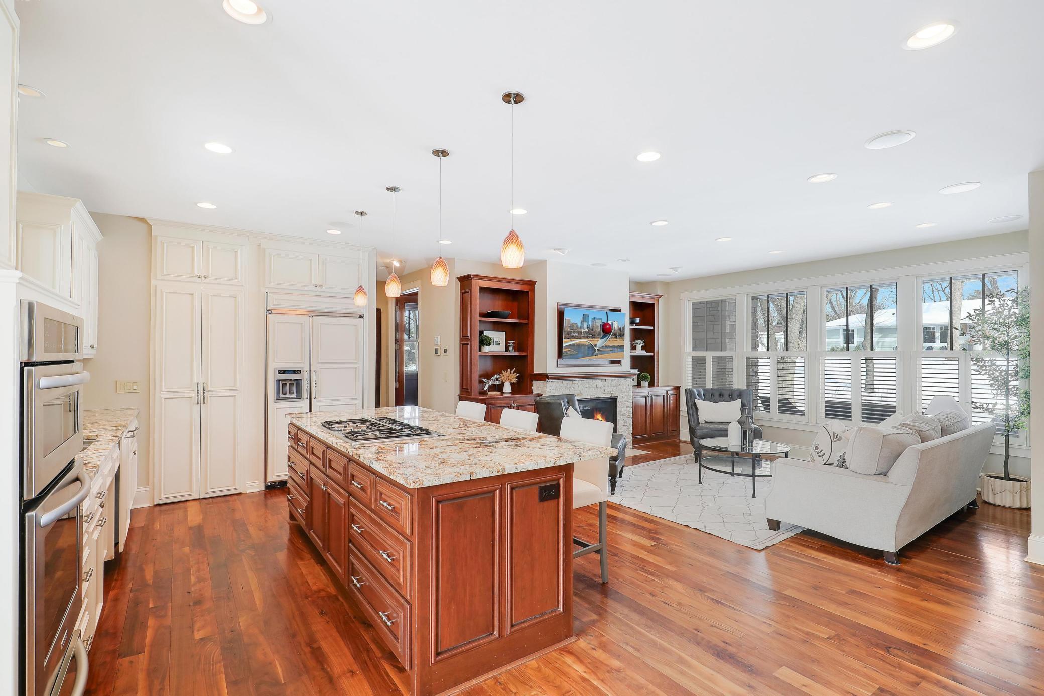 280 Ridgeview Drive E