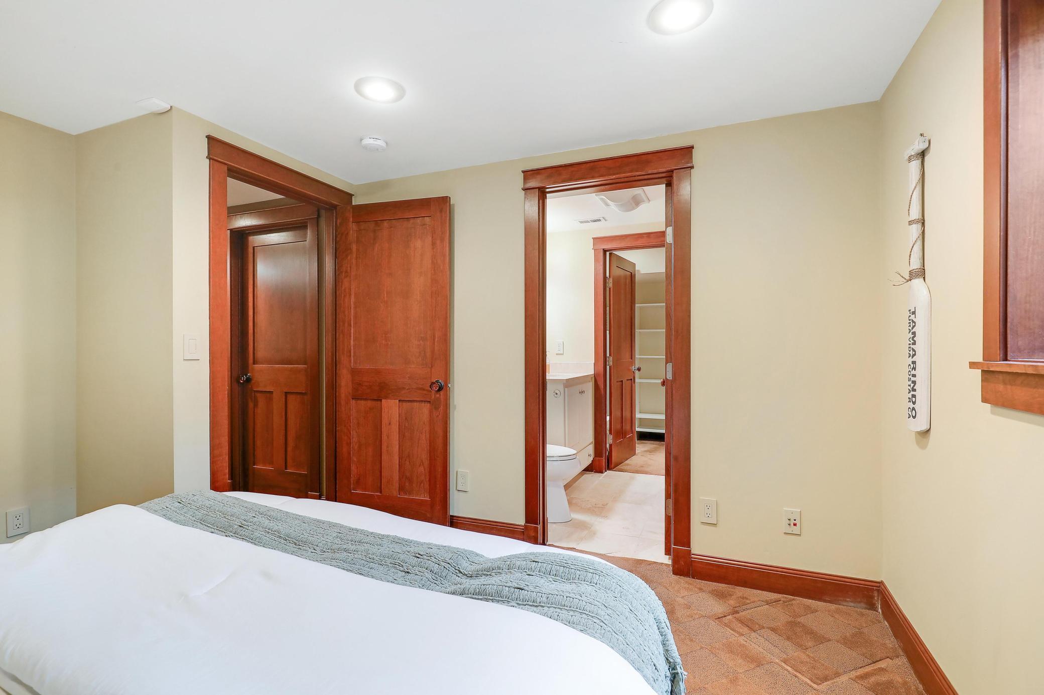 280 Ridgeview Drive E