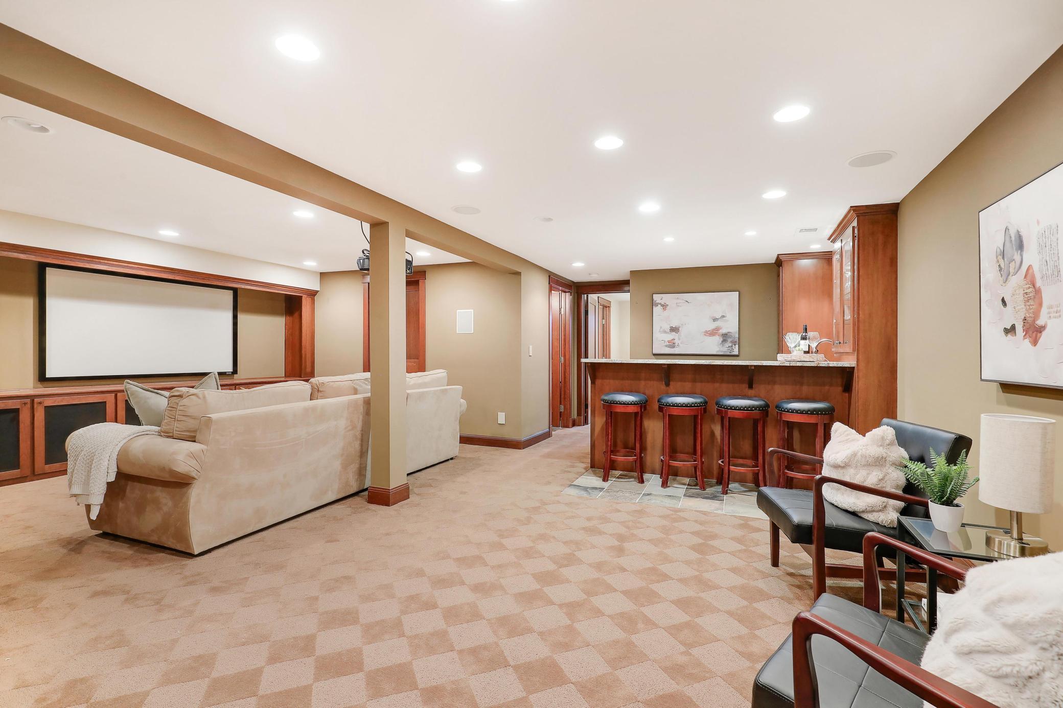 280 Ridgeview Drive E