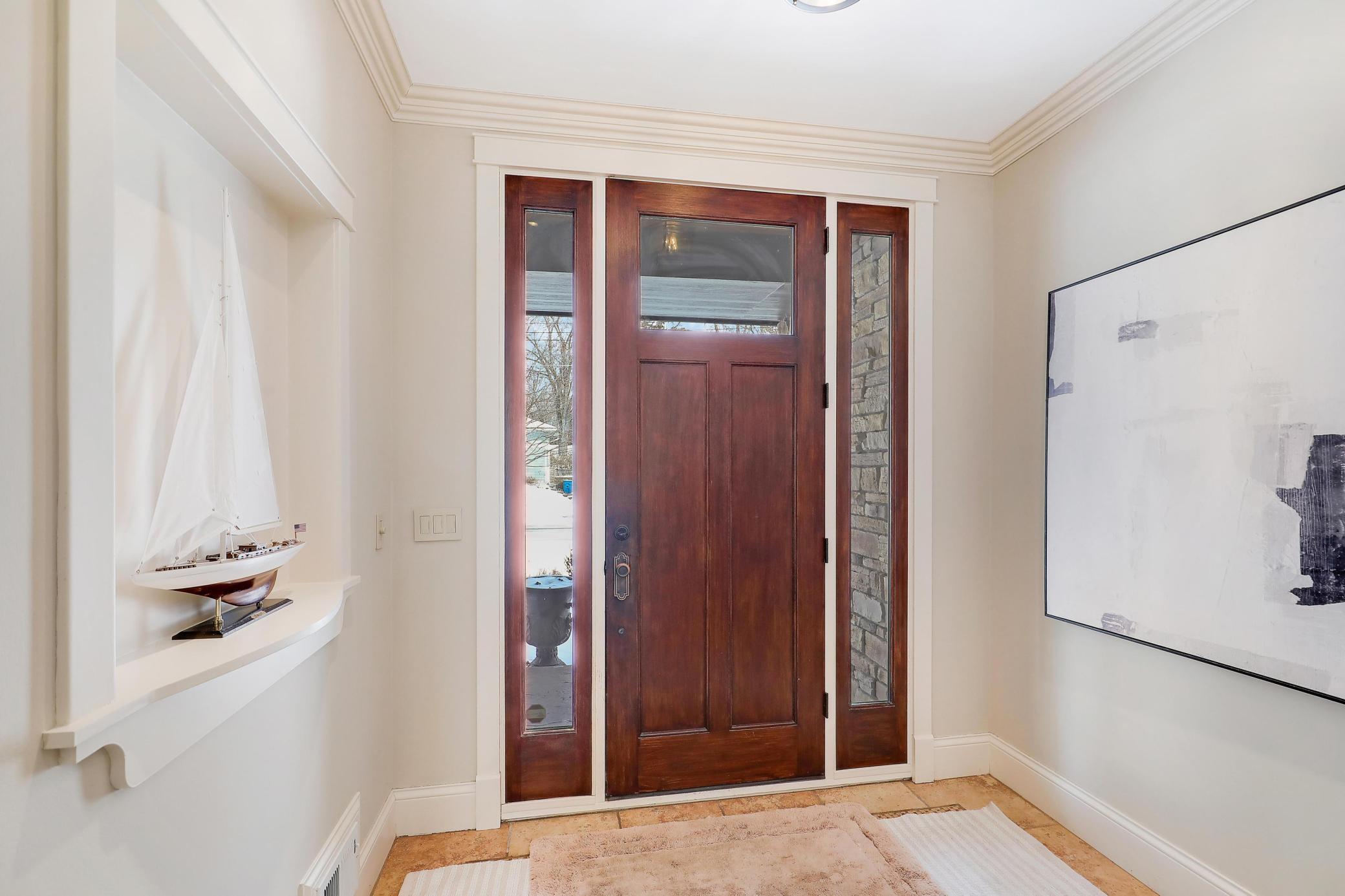 280 Ridgeview Drive E