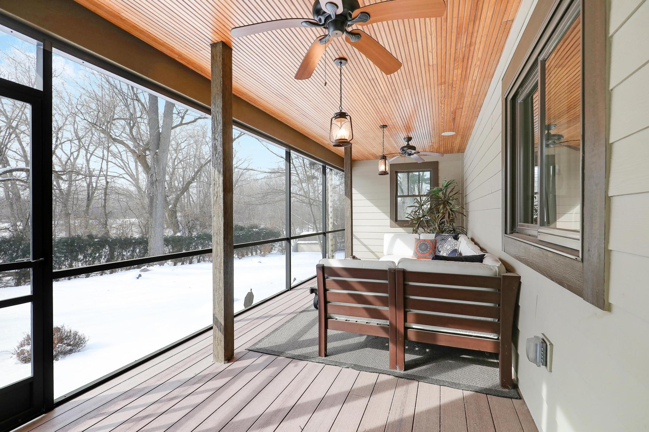 280 Ridgeview Drive E