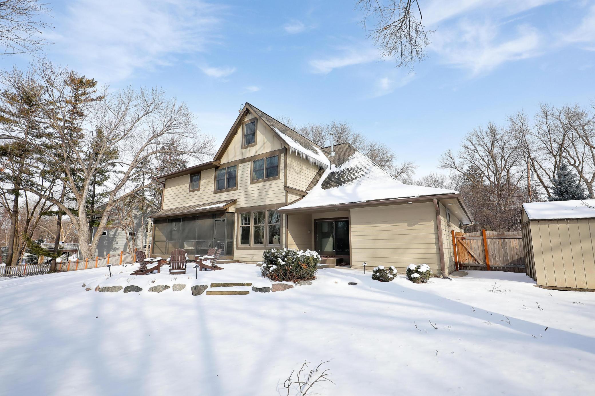 280 Ridgeview Drive E