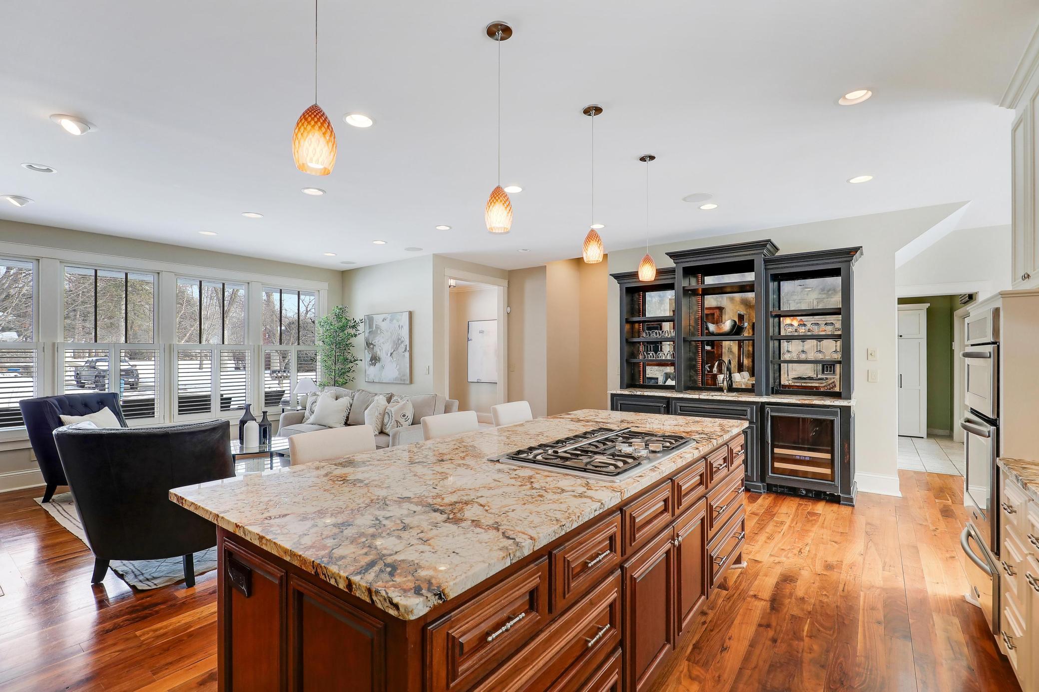 280 Ridgeview Drive E