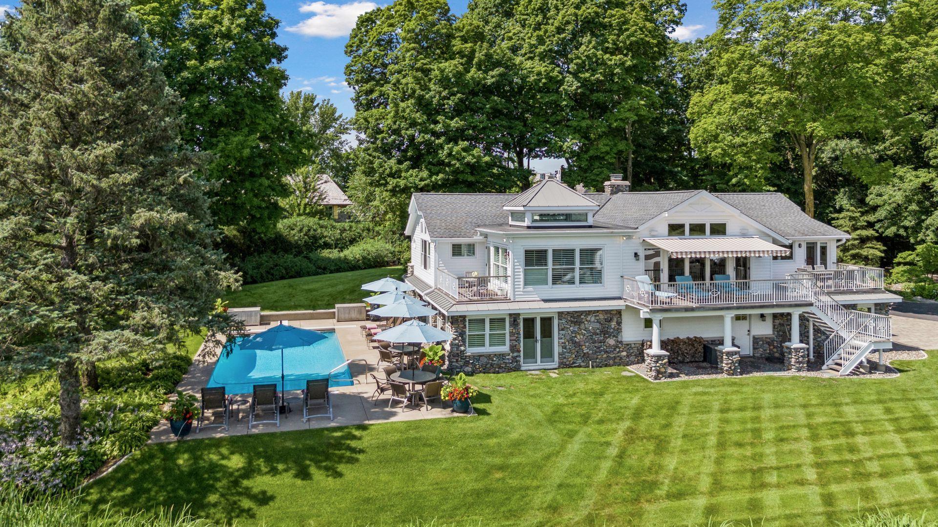 513 Ferndale Road W