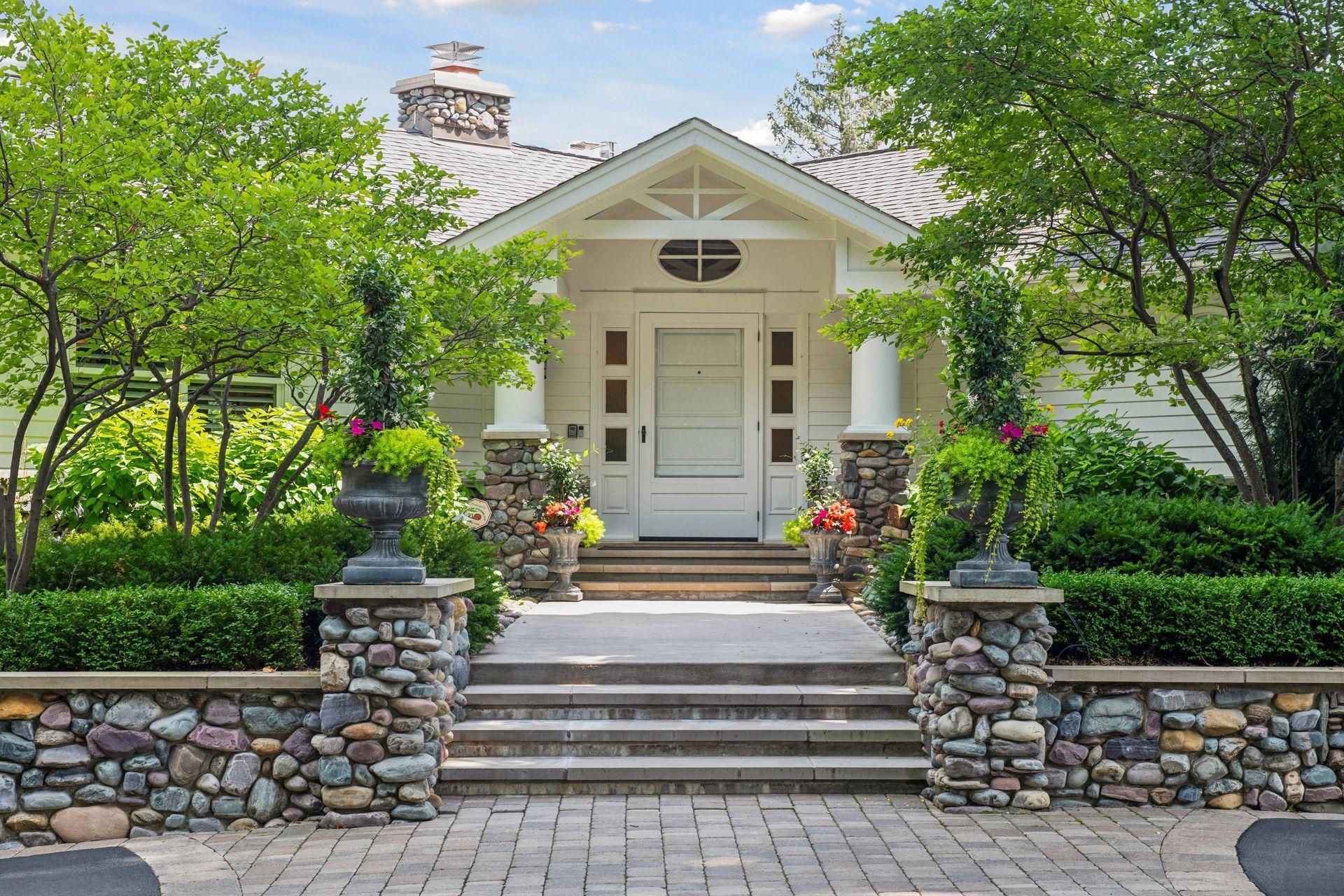 513 Ferndale Road W