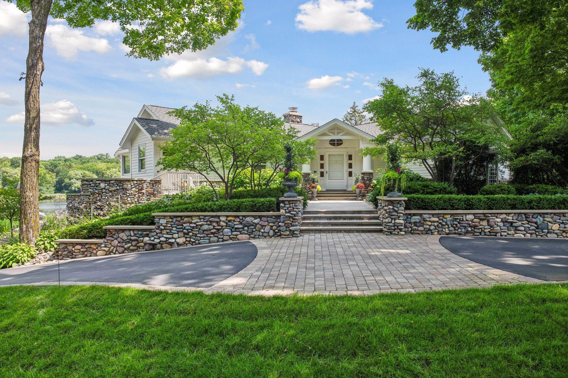 513 Ferndale Road W