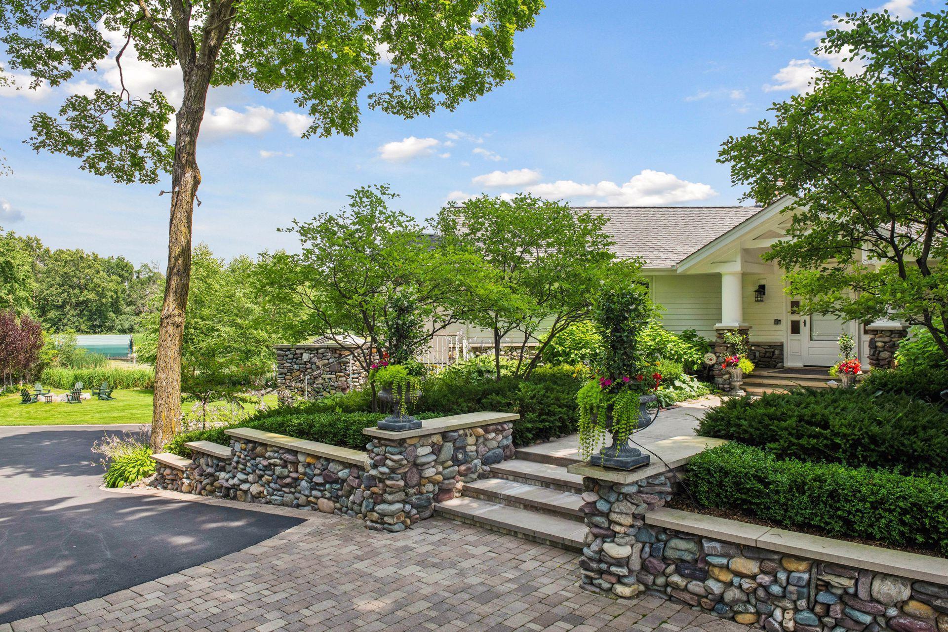 513 Ferndale Road W