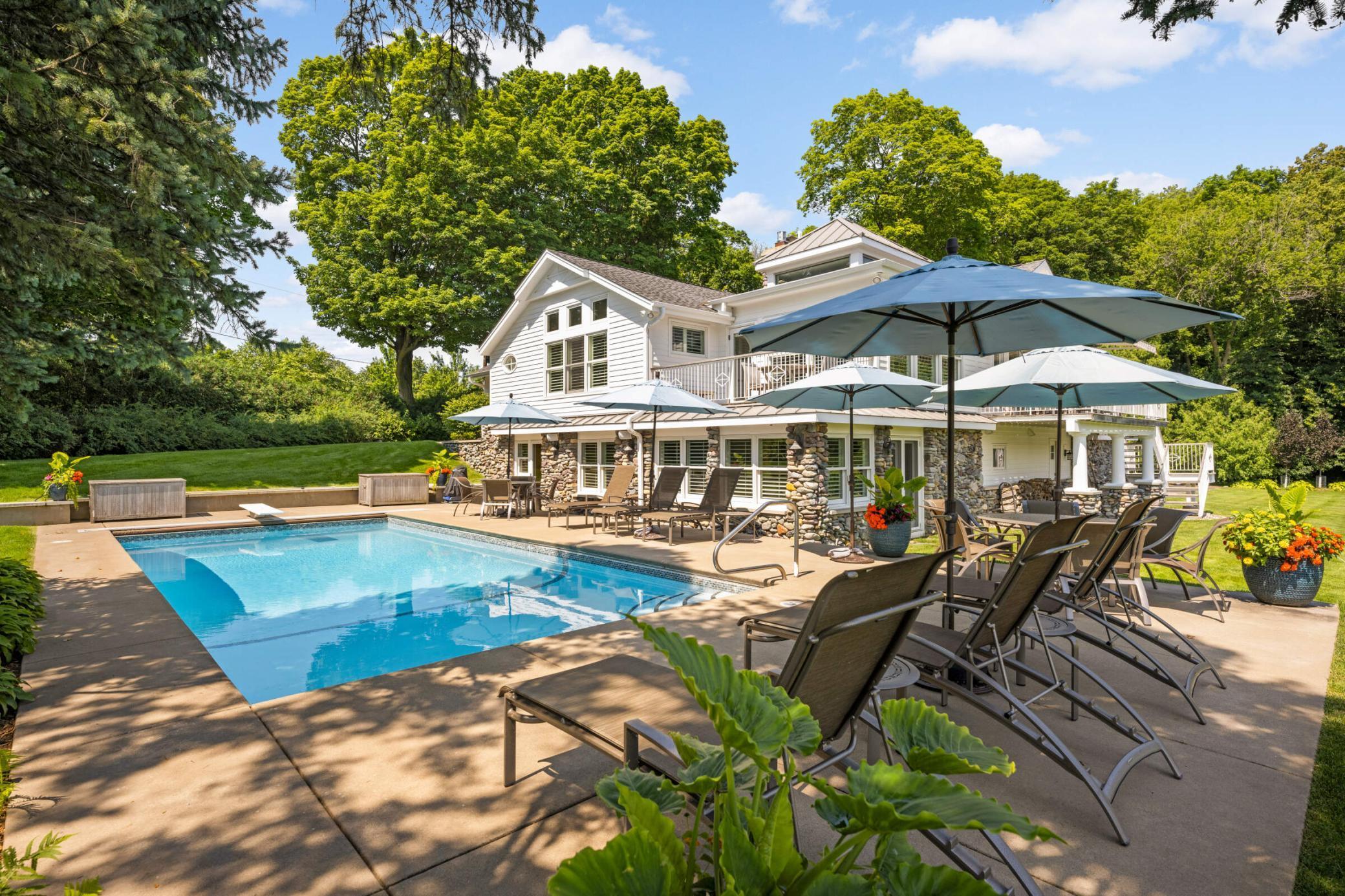 513 Ferndale Road W