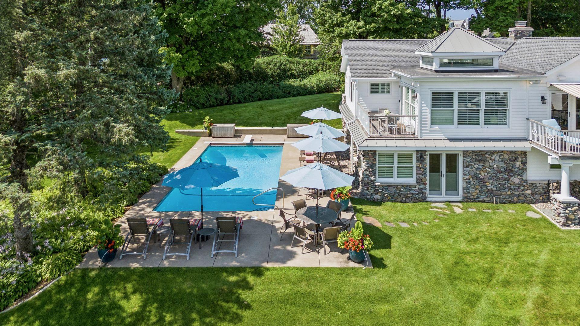 513 Ferndale Road W
