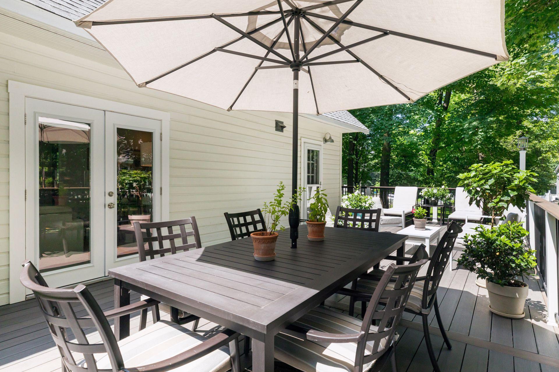 3815 Deephaven Avenue