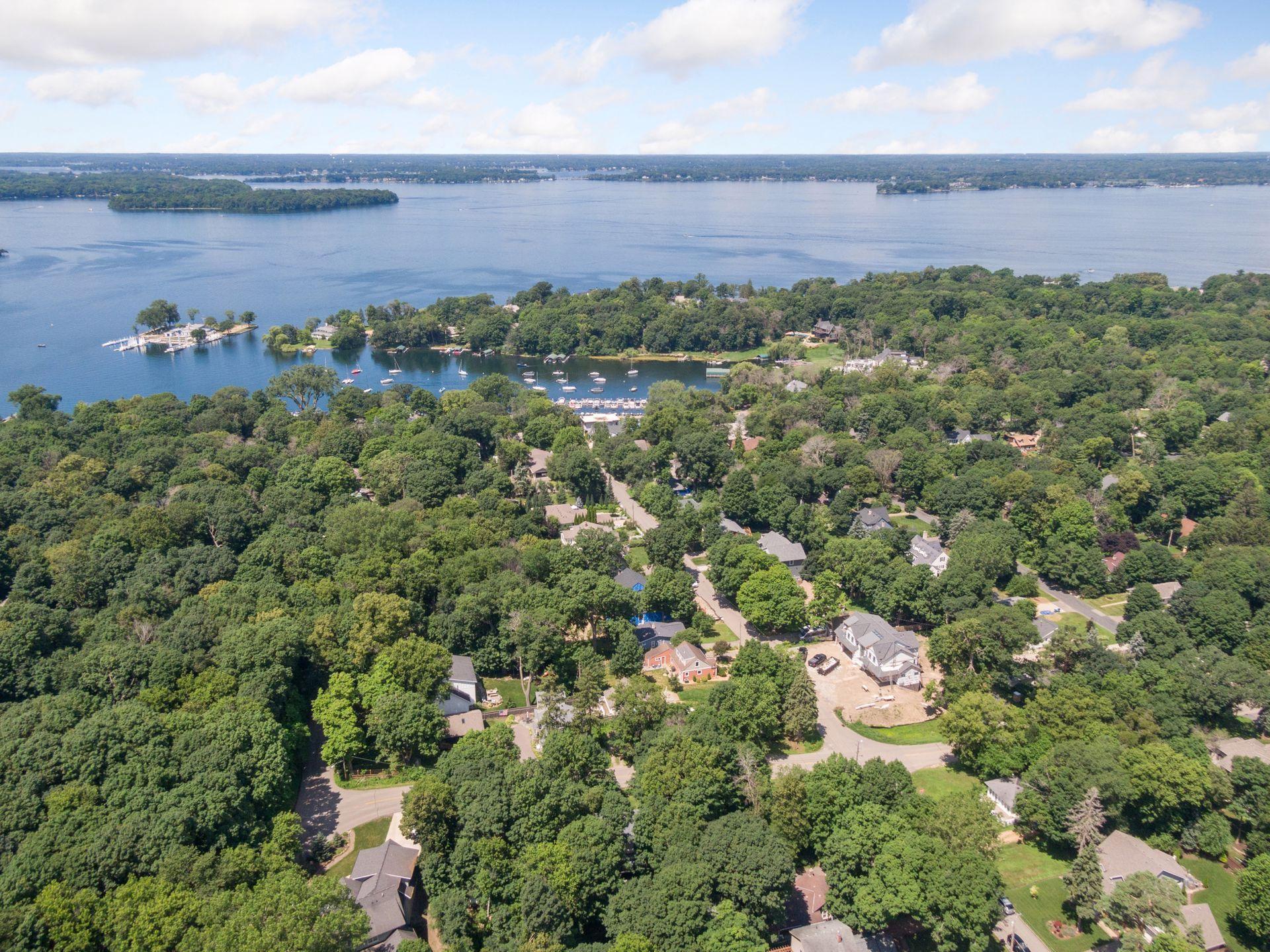 3815 Deephaven Avenue