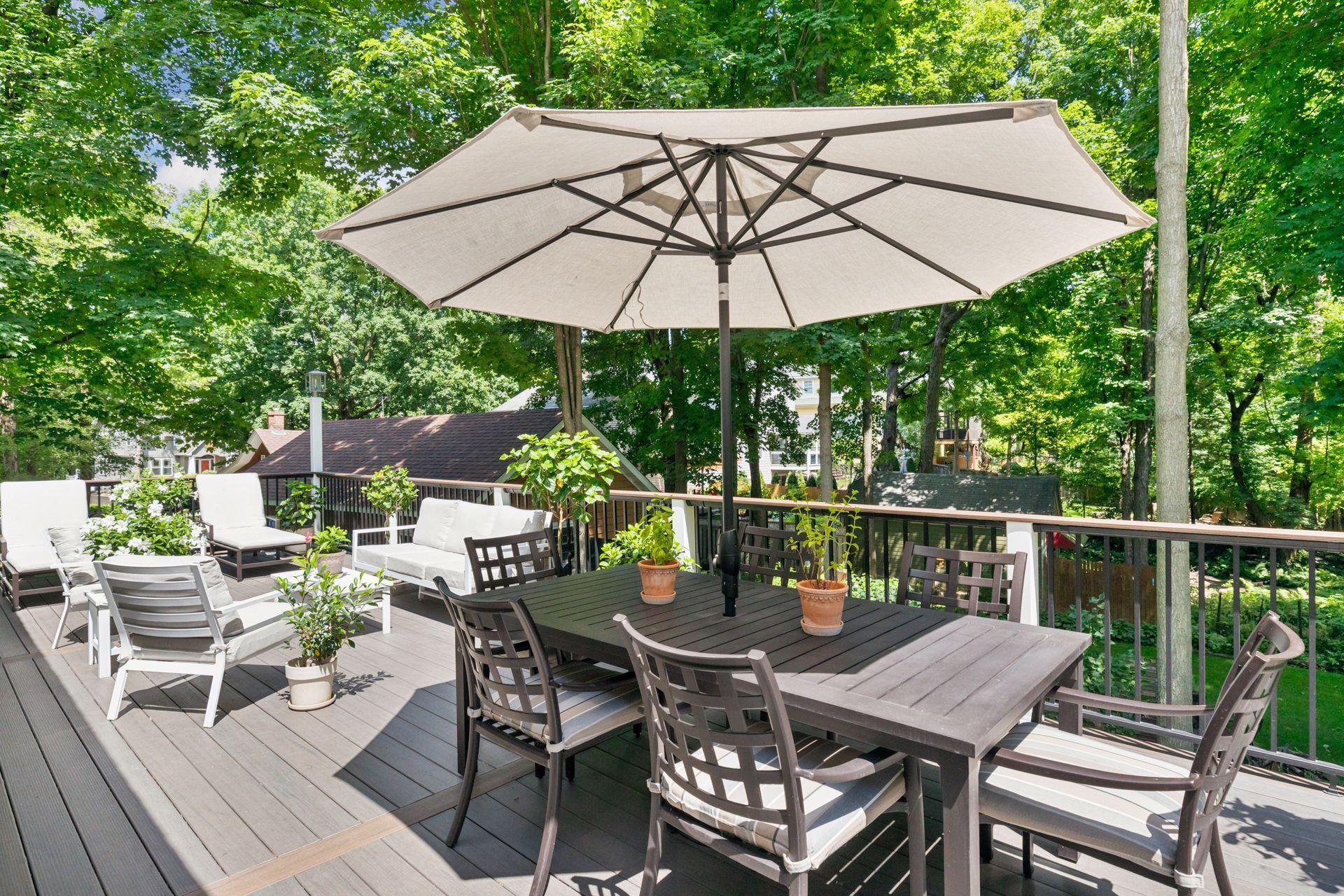 3815 Deephaven Avenue