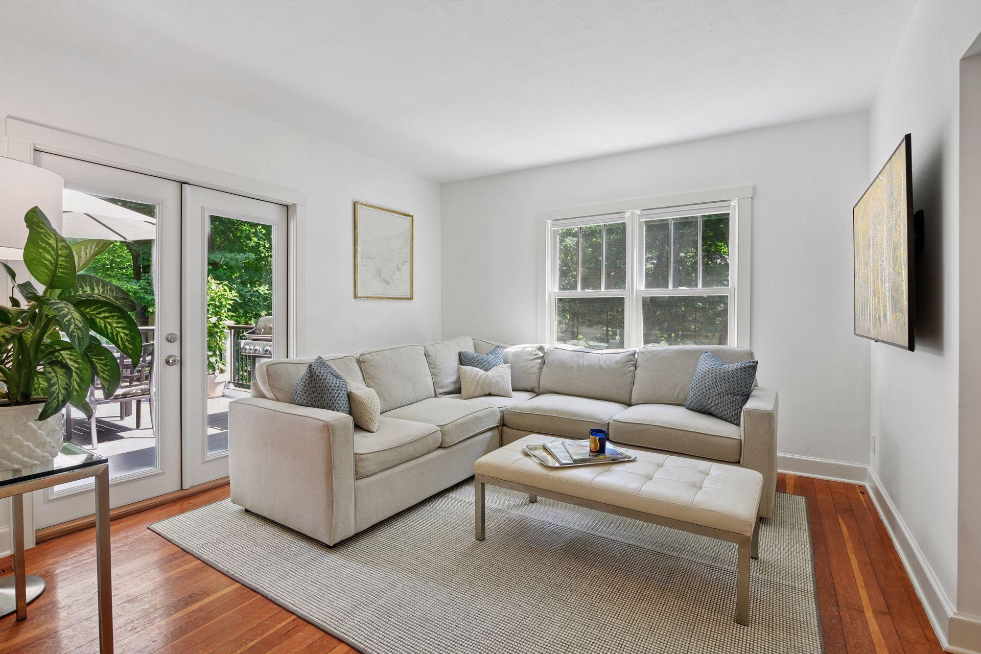 3815 Deephaven Avenue