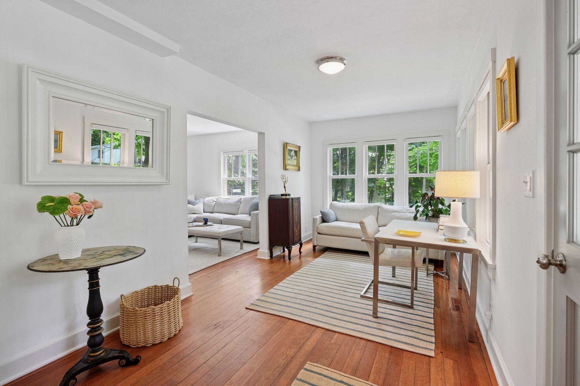 3815 Deephaven Avenue