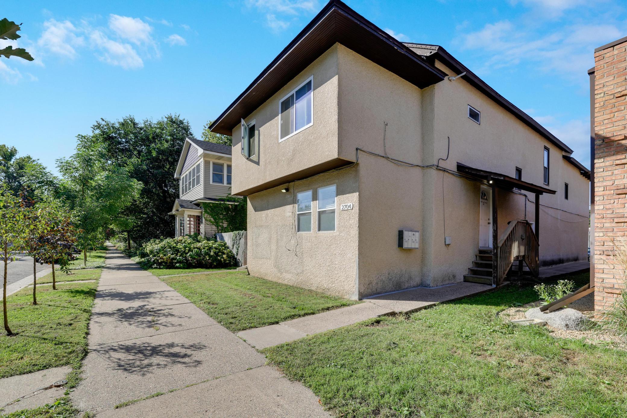 2704 Garfield Avenue