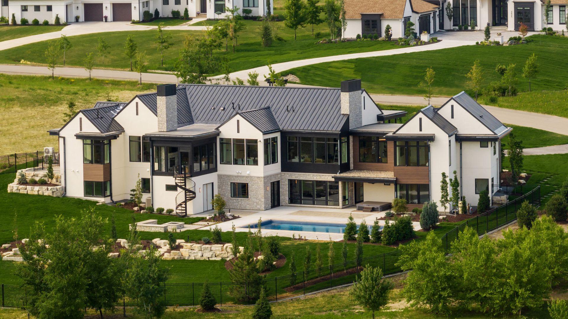 2828 Deer Hill Road
