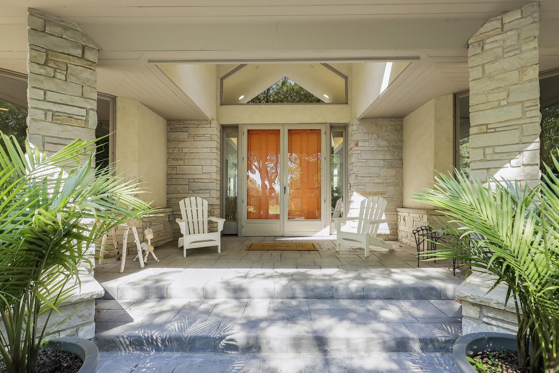525 Navajo Road W
