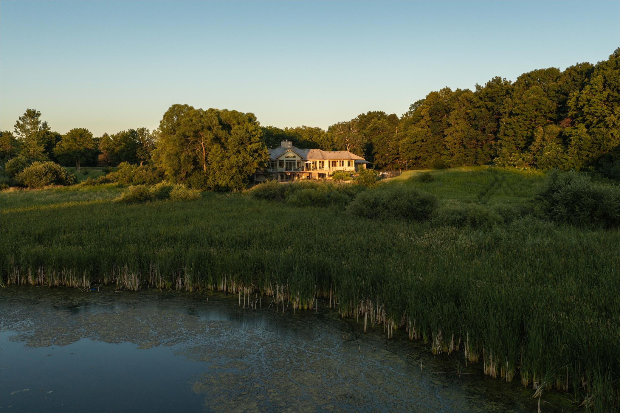 525 Navajo Road W