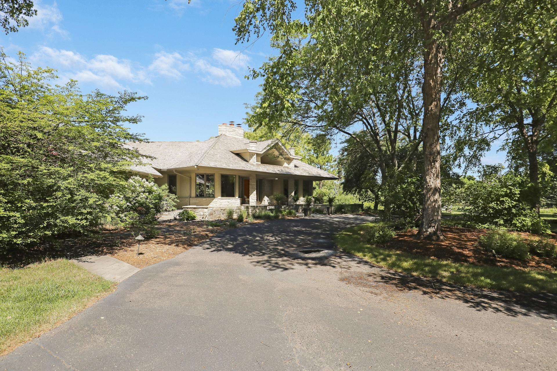 525 Navajo Road W