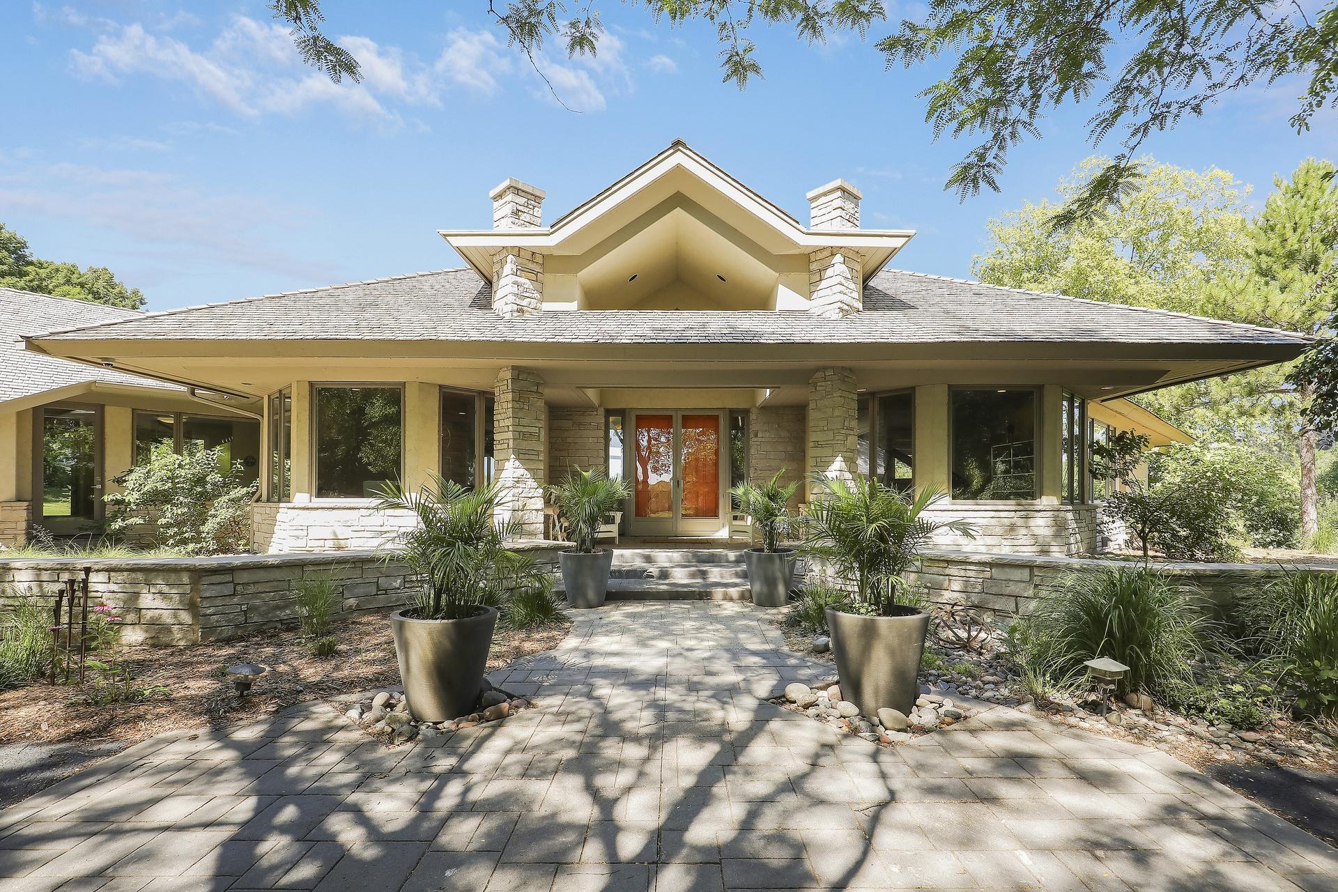 525 Navajo Road W