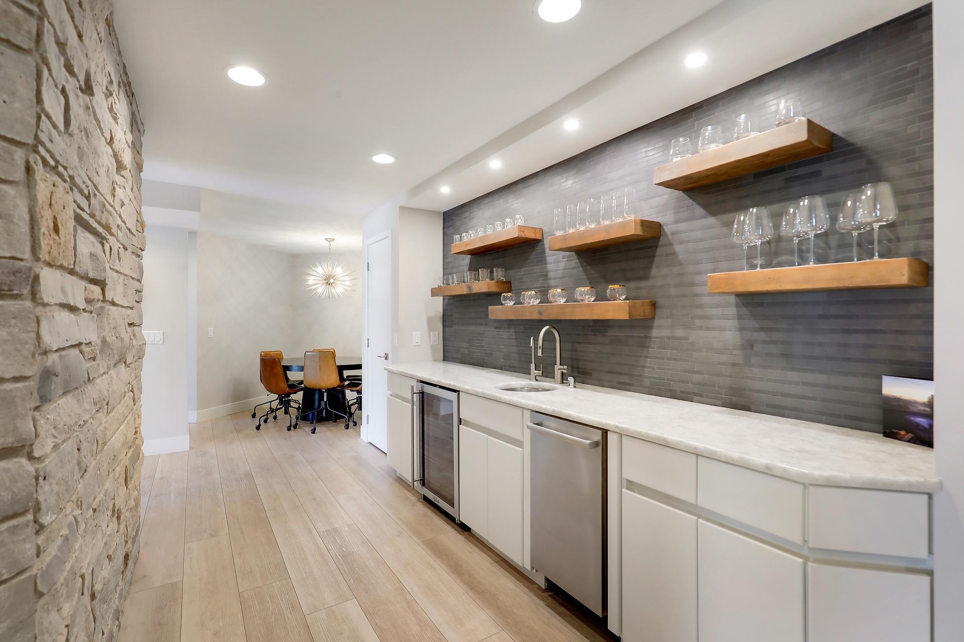 525 Navajo Road W