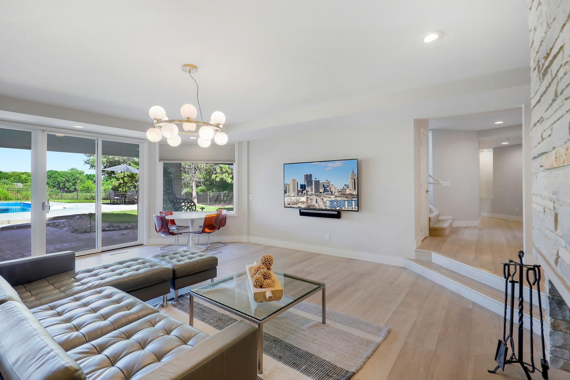 525 Navajo Road W