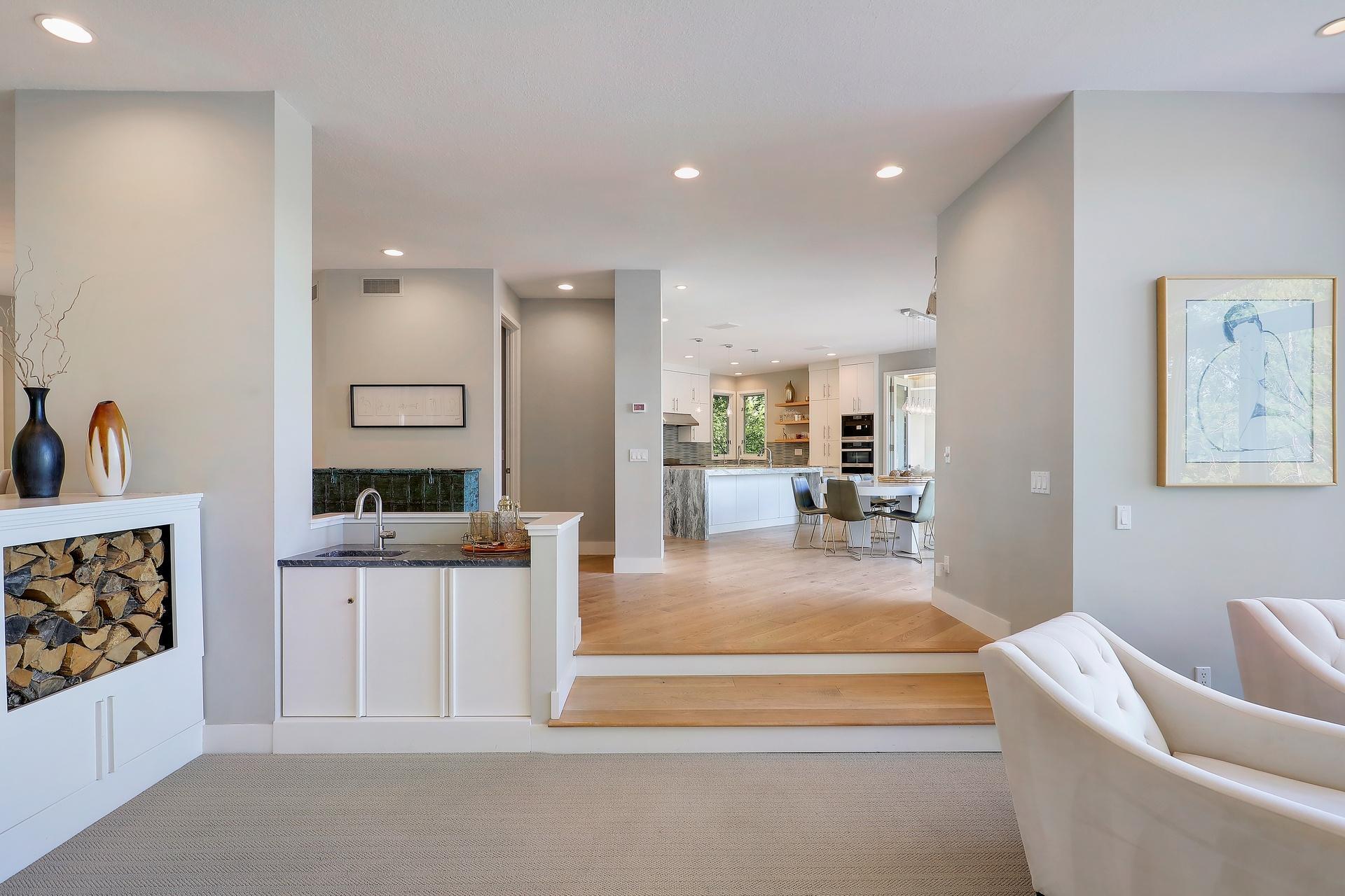 525 Navajo Road W