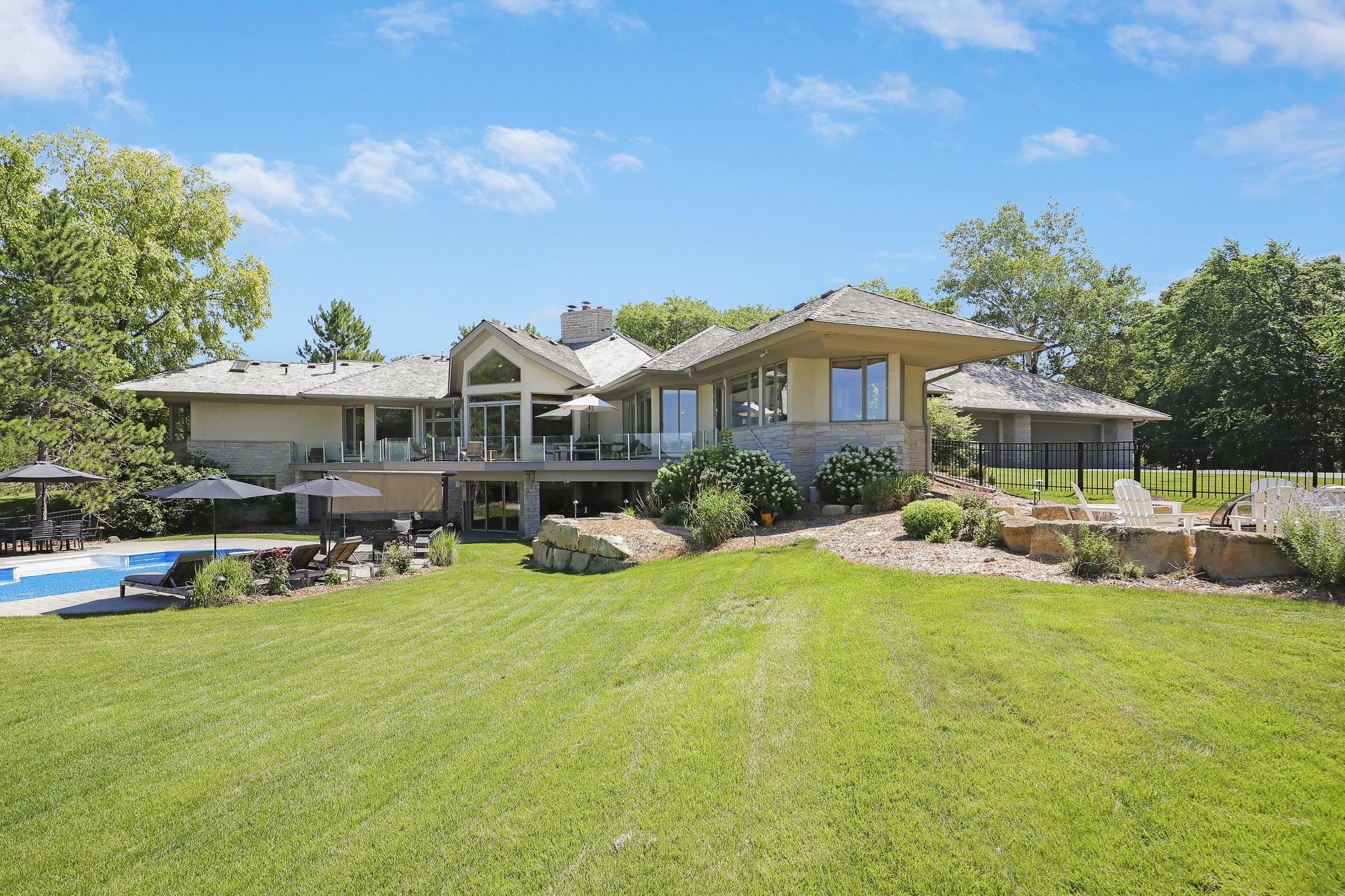 525 Navajo Road W