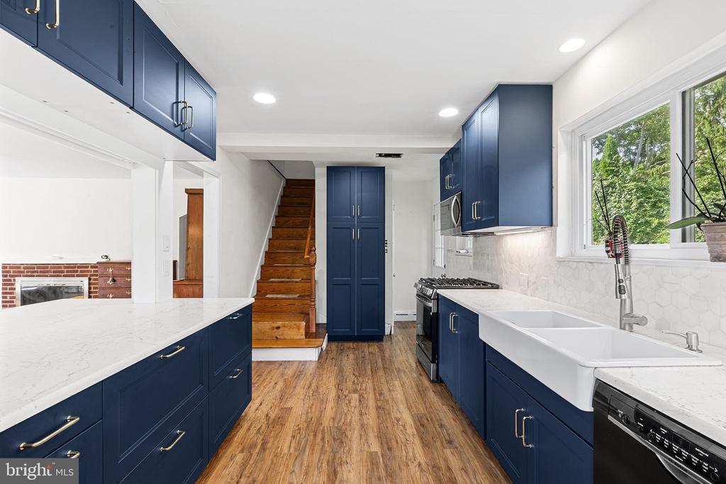90 E NINTH
