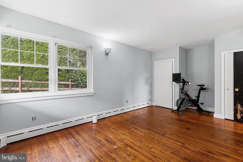 90 E NINTH