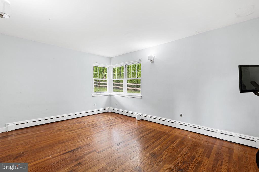 90 E NINTH