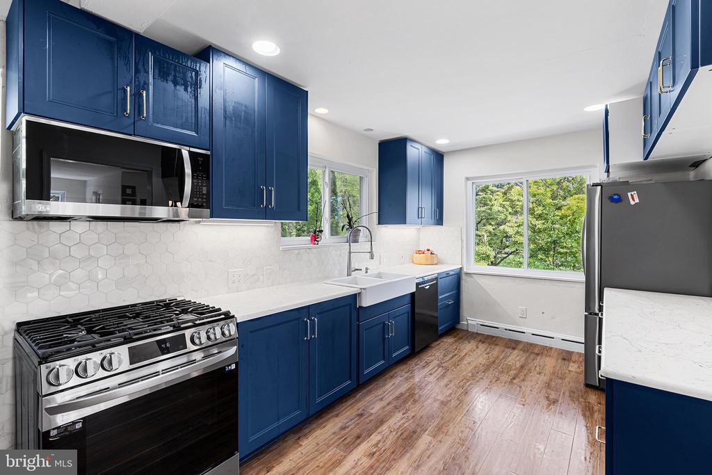 90 E NINTH