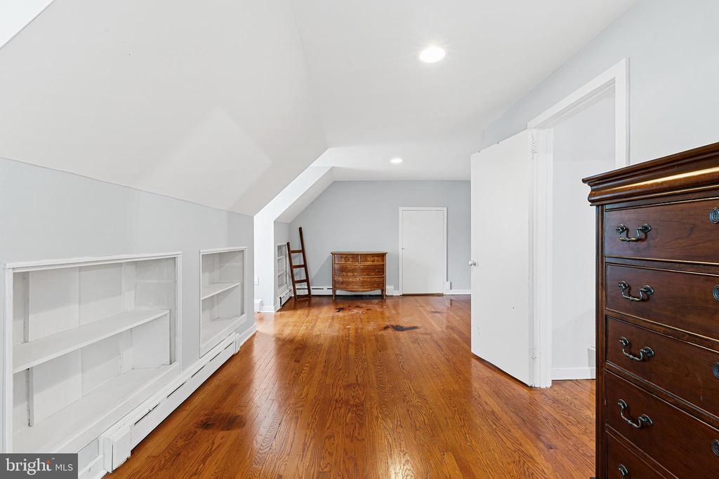 90 E NINTH