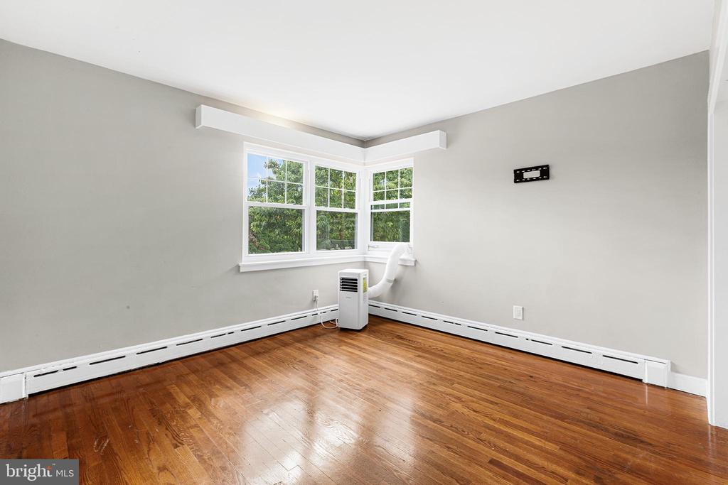 90 E NINTH