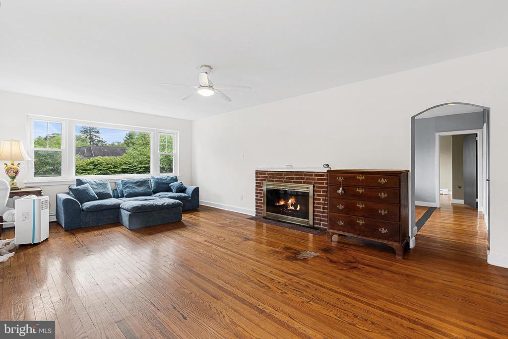 90 E NINTH