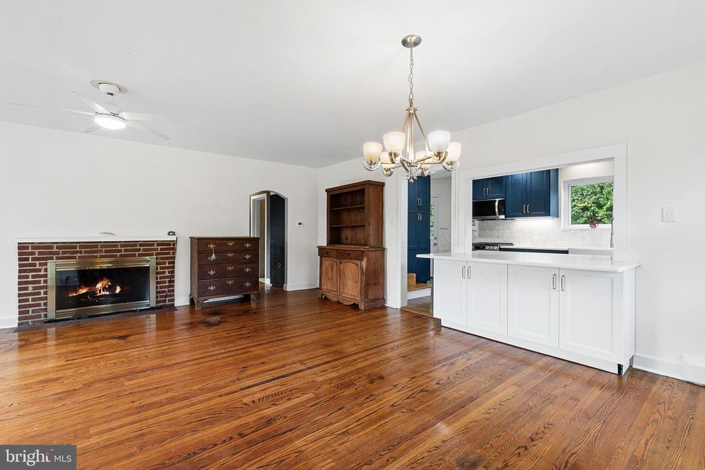 90 E NINTH