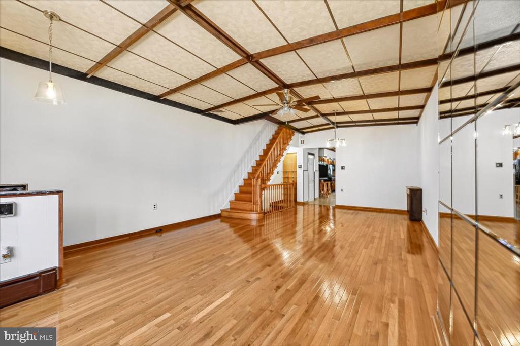 1118 WOLF STREET