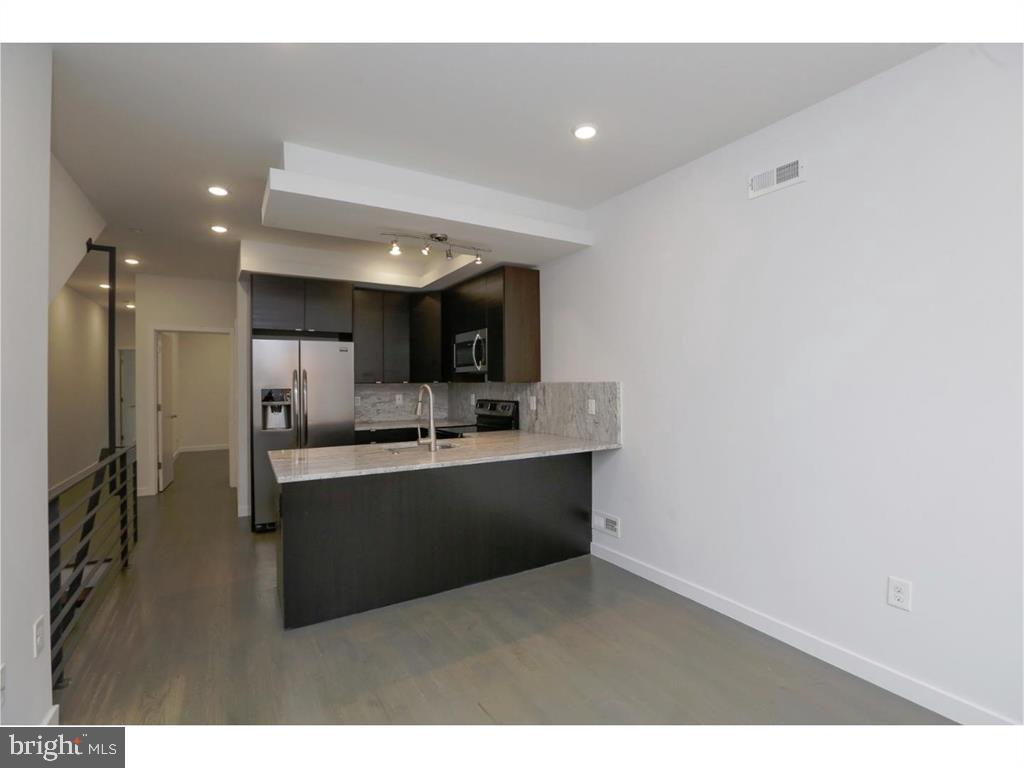 2204 CHRISTIAN STREET Unit: 1