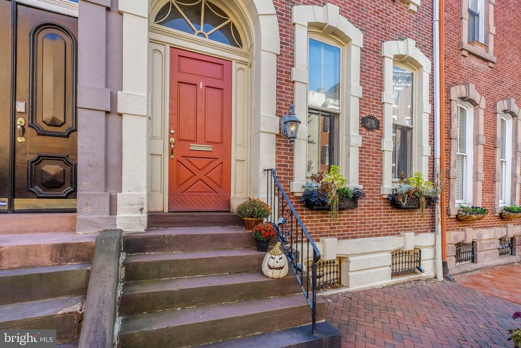 2306 SPRUCE STREET Unit: 201