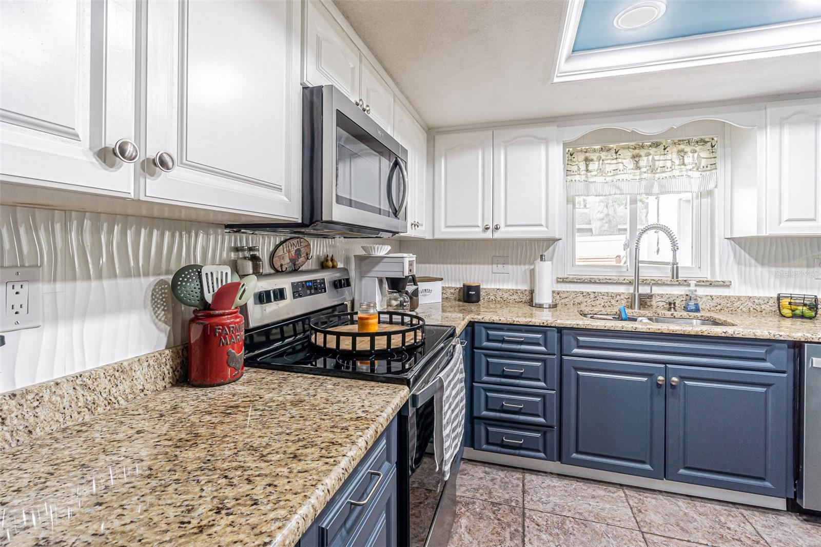 156 SEASIDE CT