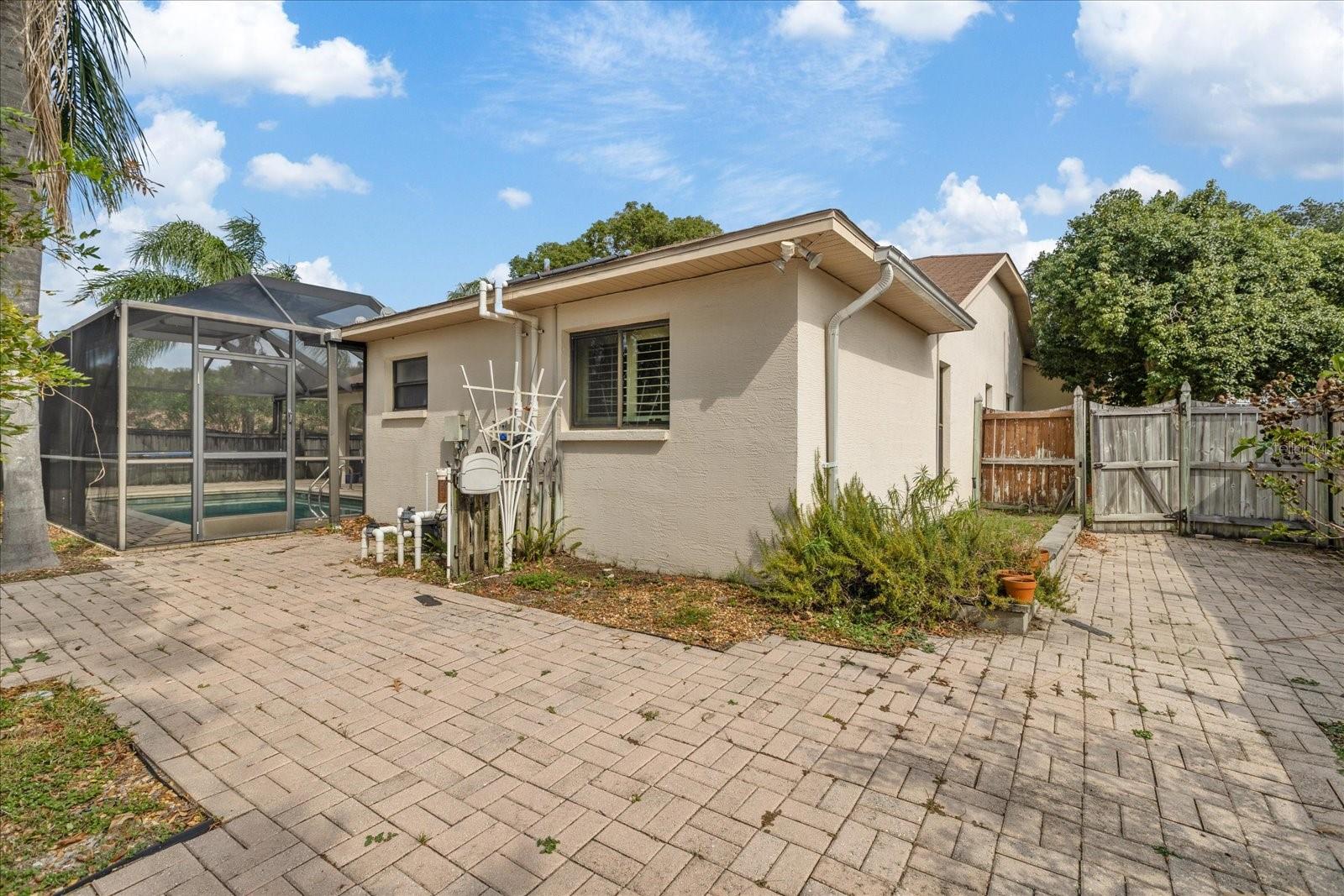 18817 WHITEROCK LN