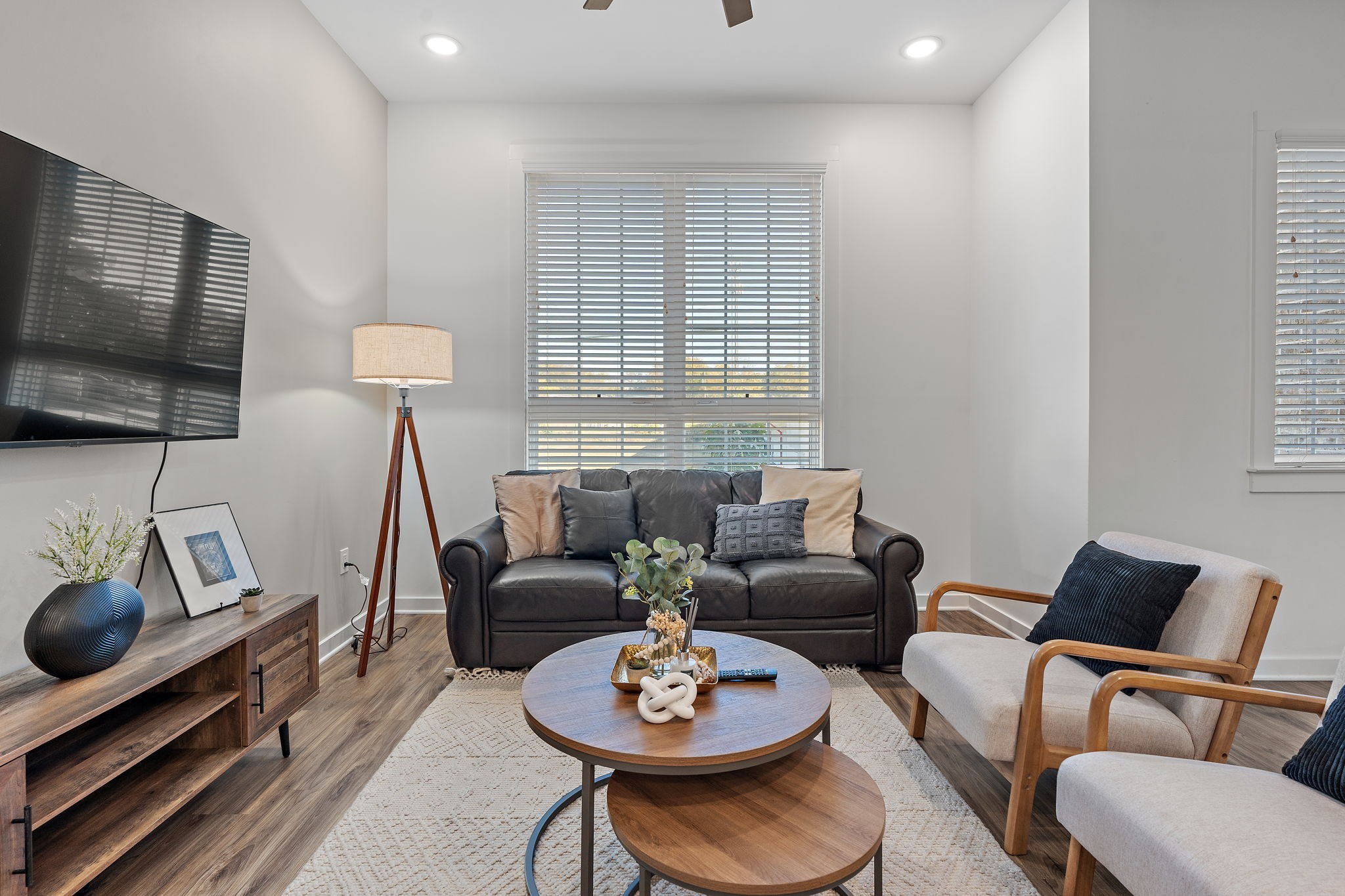 738 Douglas Ave Unit: 5